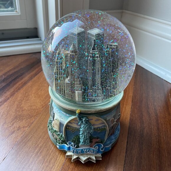 San Francisco Music Box New York Snow Globe as in Sex in the City Twin Towers - Picture 6 of 8